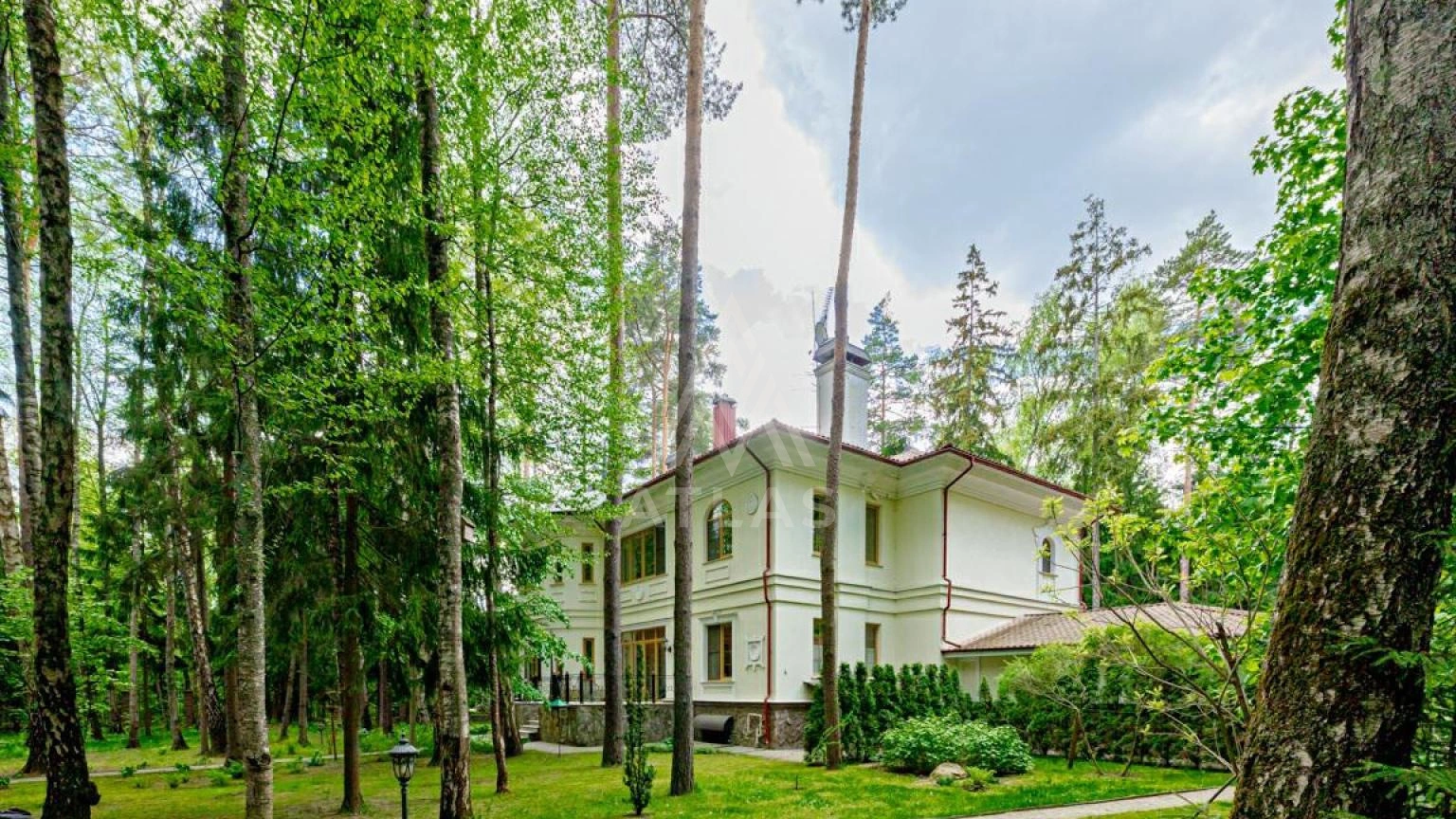 Классический дом в окружении леса, фото 22